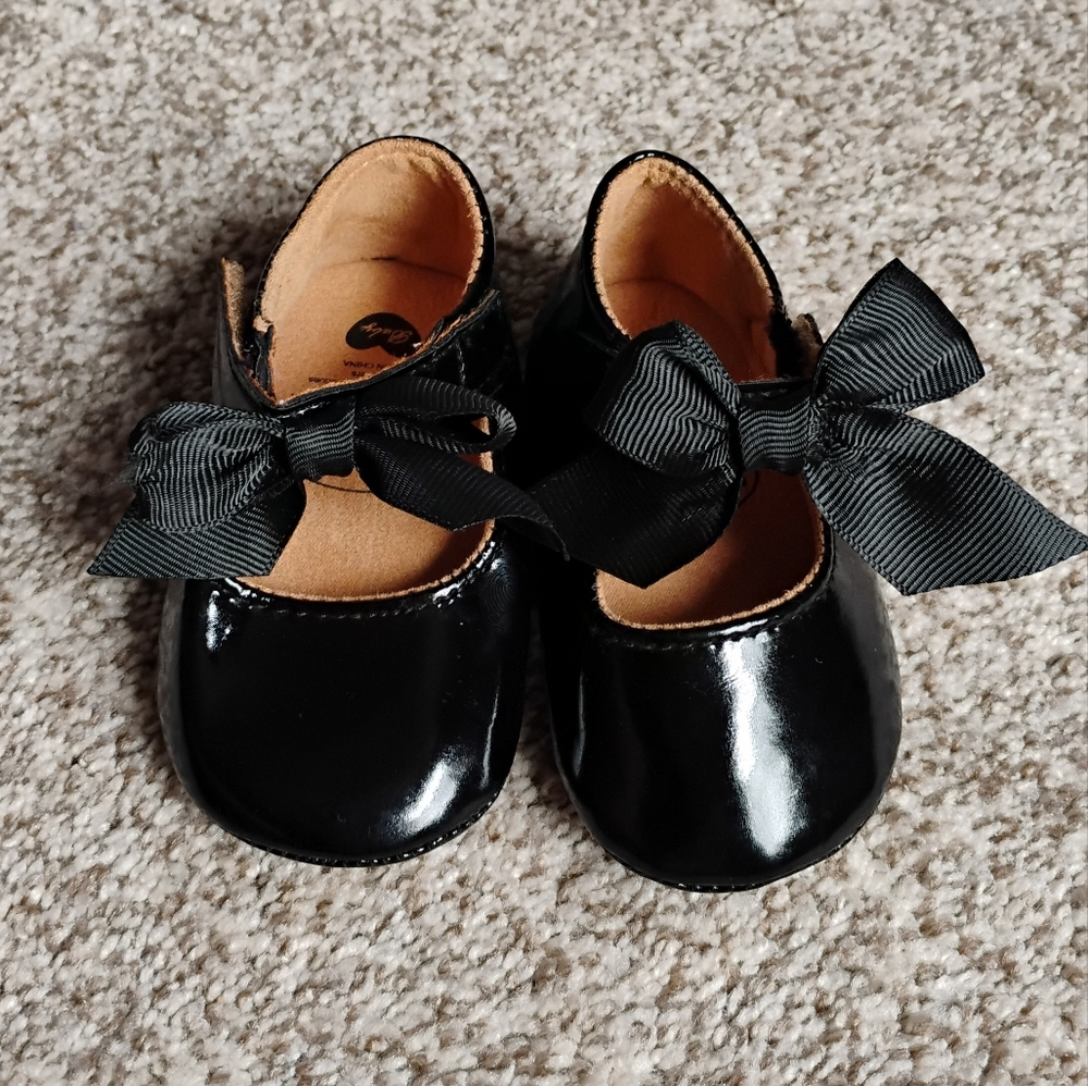 Black Faux Patent Leather Baby Shoes | Soft Sole Shiny Bow Shoes | Infant 3